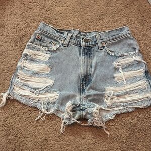 LEVI’S distressed jean shorts